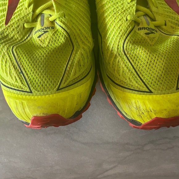 Brooks Men's Mazama Size 10.5 Vibrant Yellow and Red Athletic Shoes - Picture 7 of 11